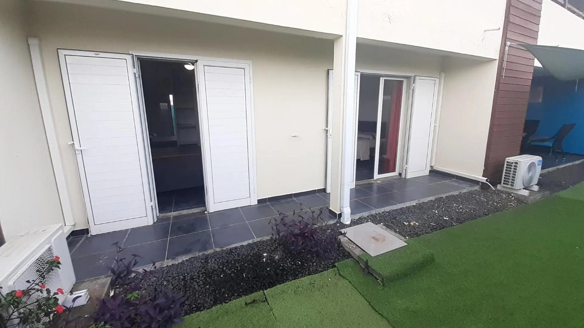 Appartement Spacieux Moderne Lumineux Avec Grand Jardin Dans Residence Avec Piscine Le Gosier